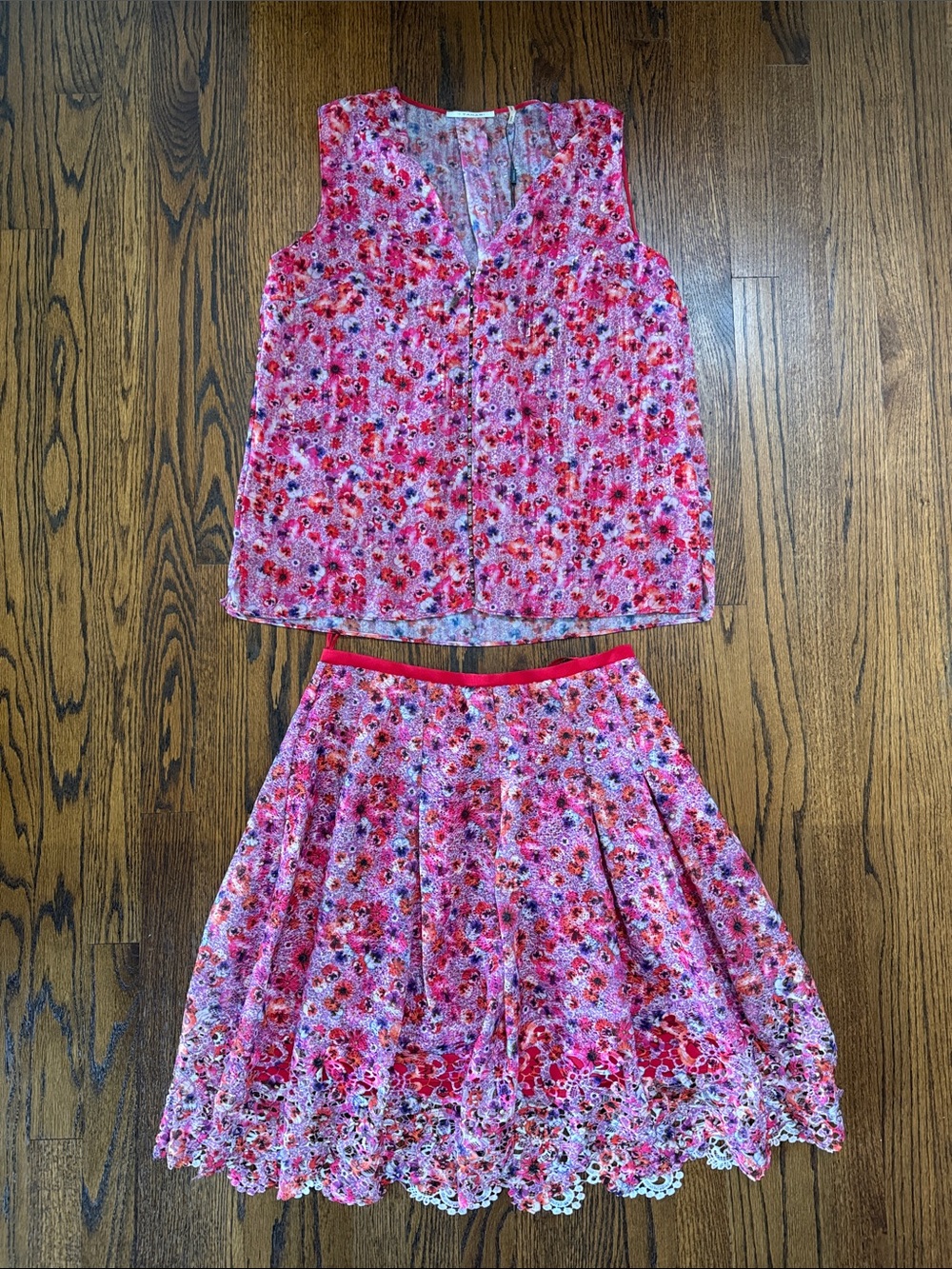 T Tahari Women’s 12 Medium Pink Floral Sleeveless Top and Matching Skirt Set